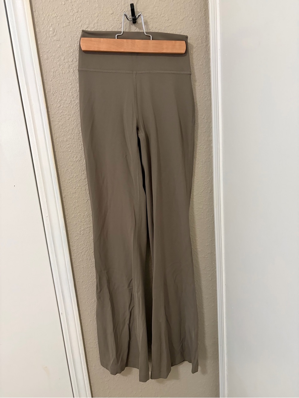 lululemon athletica nomad groove flare pants size 2